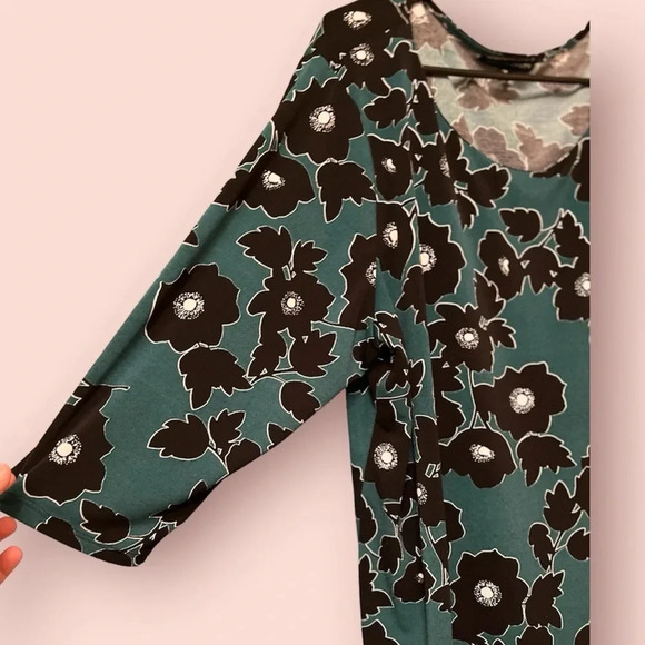 Beautiful 2X 3/4 sleeve top - Picture 3 of 6